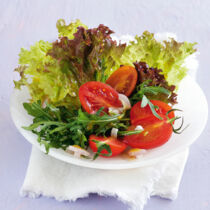 Blattsalat mit Tomate