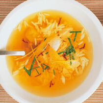 Hühnersuppe mit Zitrone & Safran Hühnersuppe mit Zitrone & Safran