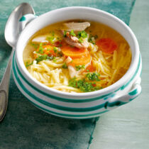 Feine Hühnersuppe mit Nudeln
