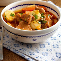 Kalbsragout mit Wurzelgemüse Kalbsragout mit Wurzelgemüse