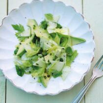 Apfel-Avocado-Salat mit Limetten-Honig-Dressing