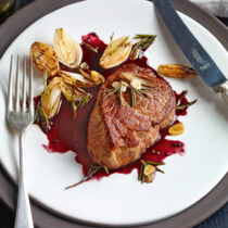 Filetsteaks mit Rosmarin-Knoblauch-Schalotten