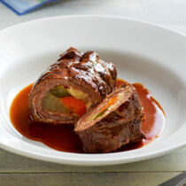 Rindsrouladen mit Gurkerl und Speck