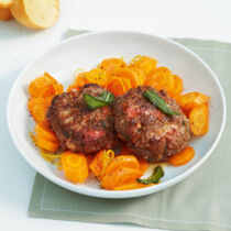 Salbeifrikadellen mit Möhren