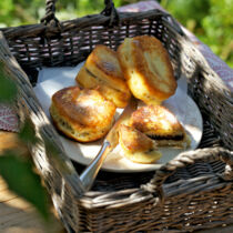 Zwetschgenbavesen mit Zimtzucker