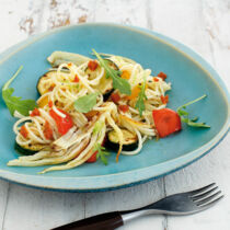 Mediterraner Nudelsalat mit Antipasti Mediterraner Nudelsalat mit Antipasti