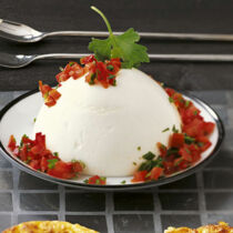 Joghurtmousse mit Chilitomaten