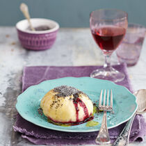 Mini-Germknödel mit Heidelbeeren