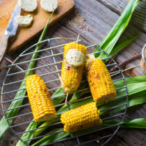 Mais mit bunter Pfefferbutter Mais mit bunter Pfefferbutter