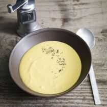 Fruchtige Kokossuppe mit Curry und Banane Fruchtige Kokossuppe mit Curry und Banane