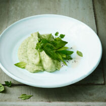 Pastinaken-Püree mit Kräutersalat Pastinaken-Püree mit Kräutersalat