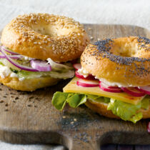 Zweierlei Käse-Bagels