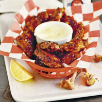 CHICKEN WINGS MIT BLUE CHEESE DIP