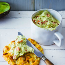 Avocadodip mit Eiweißbrot