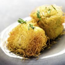 FADENTEIGPÄCKCHEN MIT SCHAFSKÄSE