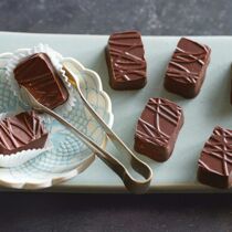 Rahmpralinen mit Kakaonibs Rahmpralinen mit Kakaonibs