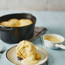 Dampfnudeln mit Vanillesauce und Weinschaumcreme