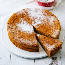 Nusskuchen mit Äpfeln