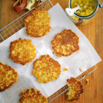 Reibekuchen mit Apfelkompott Reibekuchen mit Apfelkompott
