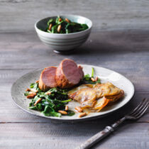 Pork Tenderloin mit Kartoffelgratin und Spinat