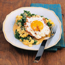 Thailändisches Grünkohl-Kartoffel-Curry mit Senf-Spiegelei Thailändisches Grünkohl-Kartoffel-Curry mit Senf-Spiegelei