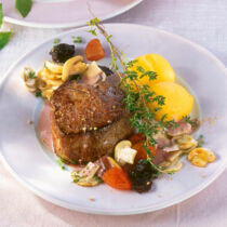 Steak mit Trockenfrüchten Steak mit Trockenfrüchten