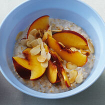 Hafergrütze mit Nektarinen Hafergrütze mit Nektarinen