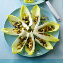 Chicoréesalat mit Nüssen Chicoréesalat mit Nüssen