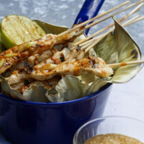 Satéspieße mit Erdnusssauce