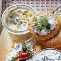 Alpenquark mit Brunnenkresse und Schnittlauch Alpenquark mit Brunnenkresse und Schnittlauch