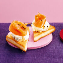 Toastecken mit Lachs und Wasabi