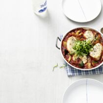 Medaillons auf Tomatengemüse