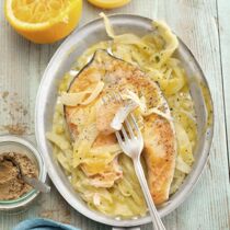 Lachskoteletts auf Fenchel im Orangensud