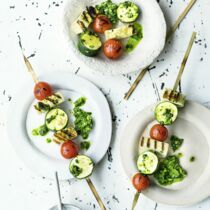 Halloumi-Spieße mit Zhug-Sauce