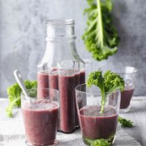 Kohl rocks  mit Birne, Weizengras, Chia und Acaibeeren