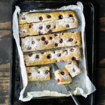 Blondies mit Himbeeren
