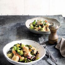 Fischpfanne mit buntem Gemüse Fischpfanne mit buntem Gemüse