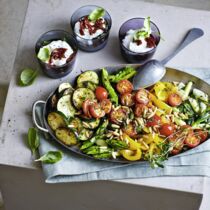 Gemüse aus dem Ofen mit Ziegenkäse-Trifle Gemüse aus dem Ofen mit Ziegenkäse-Trifle