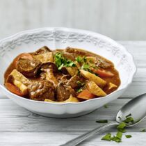 Wild-Schmortopf mit Kohlrabi und Möhre Wild-Schmortopf mit Kohlrabi und Möhre