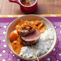 Schweinefiletspieß mit Honig, Ingwer und Orangen