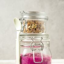 Joghurt mit Roter Bete und Knusperkernen Joghurt mit Roter Bete und Knusperkernen