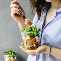 Nudel trifft Aprikose im Glas