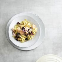 Lachs-Fettuccine mit Radicchio