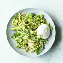 Grüne Spargel-Pasta mit Kräuteröl