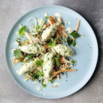 Joghurtgemüse mit Kräuternocken