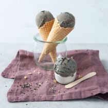 Schwarzes Sesam-Eis