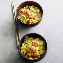 Glasnudelsalat mit Mango und Garnelen