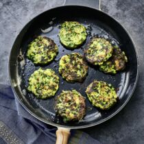 Kartoffelplätzchen mit Erbsen Kartoffelplätzchen mit Erbsen