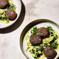 Linsenküchlein mit Curry-Mangold