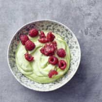 Avocadocreme mit Himbeeren